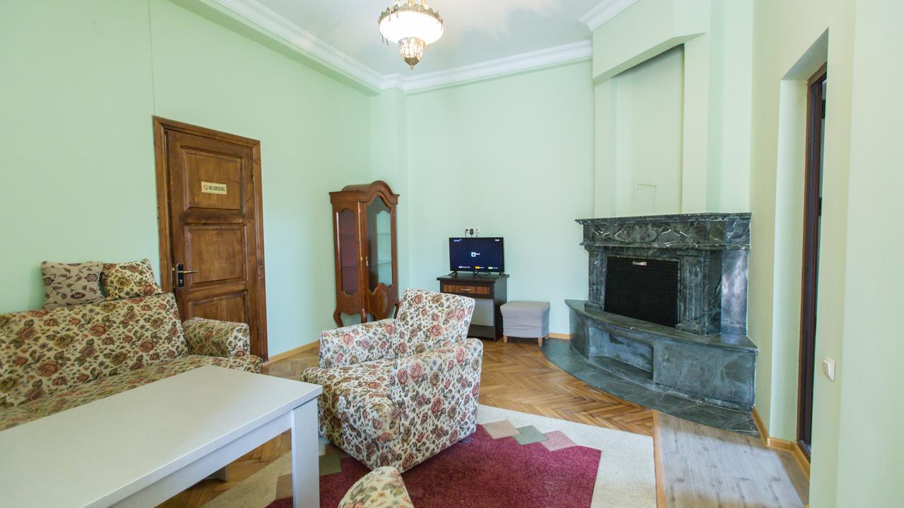 Hotel Cattaleya Batumi Exterior foto